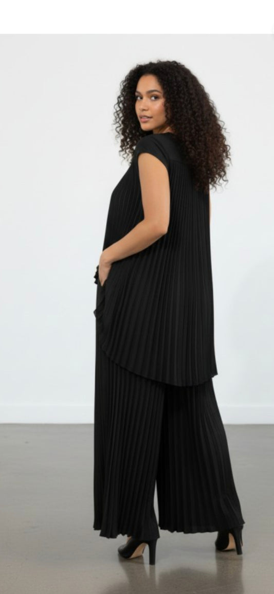 The Pleated Set (Black)