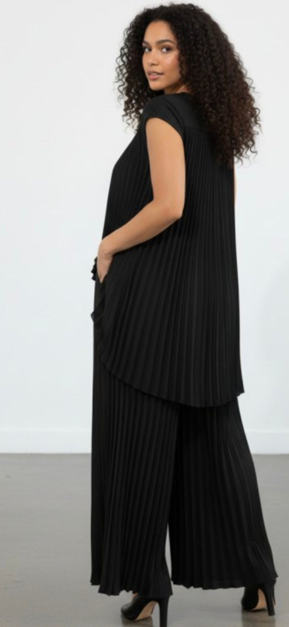 The Pleated Set (Black)